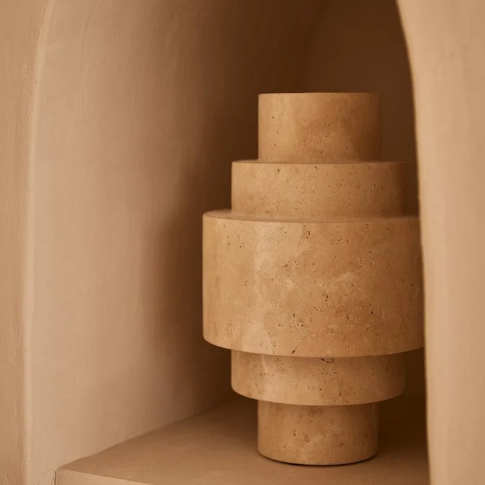 Vaas Agano L | Travertine